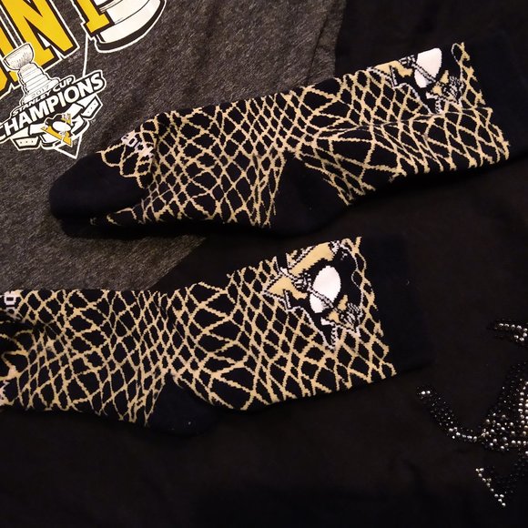 PITTSBURGH PENGUINS FAMILY OF T-SHIRTS & SOCKS - ALL SIZES - SPARKLY - Picture 4 of 10